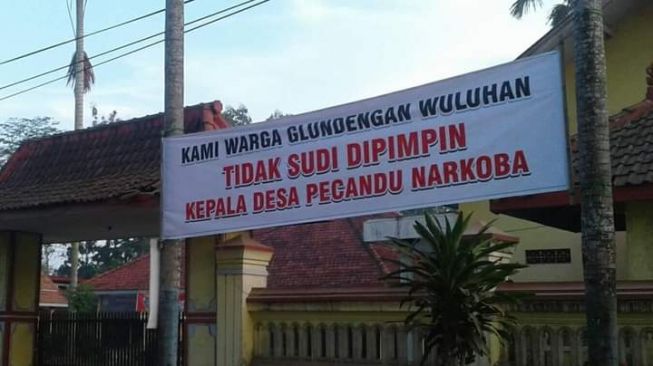 Beredar Spanduk Penolakan Kades Pencandu Narkoba di Jember