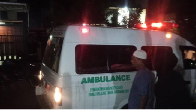 Keluarga Siswa yang Tewas Tenggelam di Sungai Cileueur Ciamis Histeris