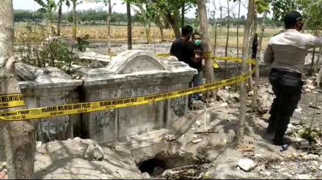 Dua Makam China di Bojonegoro Dibongkar Orang Misterius, Curi Harta Karun?