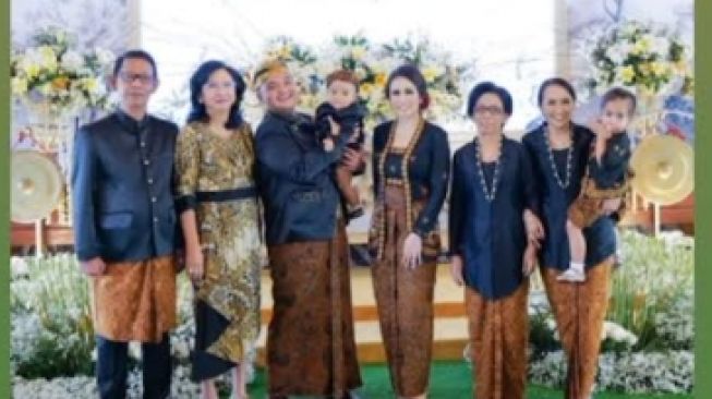 Potret Tedak Siten Anak Bungsu Momo Geisha. [Instagram]