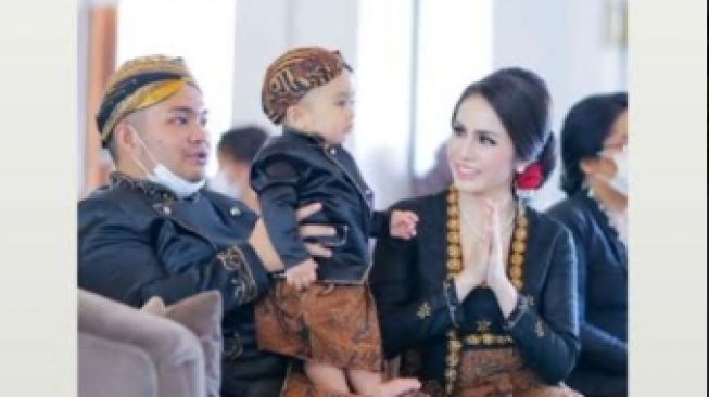 Potret Tedak Siten Anak Bungsu Momo Geisha. [Instagram]