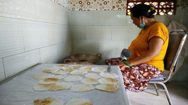 Melestarikan Tradisi Jajanan Kue Bendu Khas Jembrana