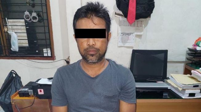 Santai Didepan Rumah Budak Sabu Kotim Diringkus Polisi
