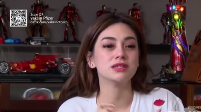 Celine Evangelista jelaskan perasaan dituding jadi cepu. (Youtube/TransTVOfficial)