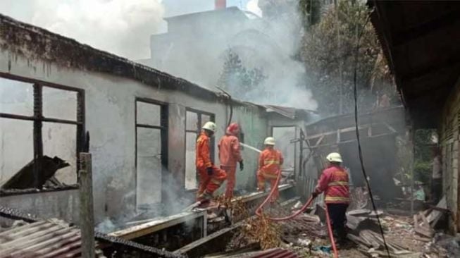 Kebakaran Rumah di Pekanbaru, Warga Sempat Dengar Lima Ledakan