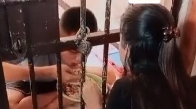 Viral Istri Pamer Momen Cinta Bersama Suami di Penjara, Tuai Perdebatan. (TikTok)