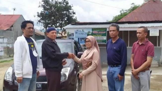 Mengharukan, Warga Bukittinggi Lelang Mobil Bangun Musala