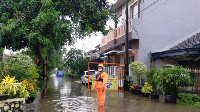 Bekasi Diguyur Hujan Seharian, 2 Perumahan Terendam Banjir