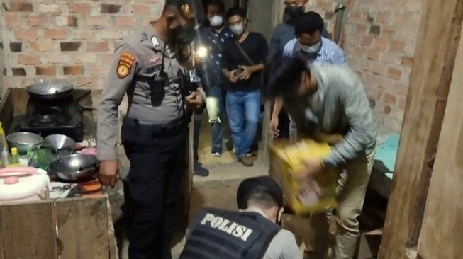Razia Kafe Remang-remang di Mesuji, Polisi Sita Ratusan Botol Miras