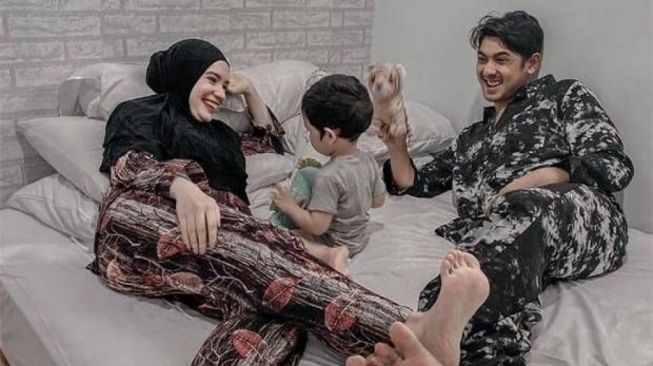 Putri Anne Sakit Hati Wajah Putranya Disebut Mirip Mantan