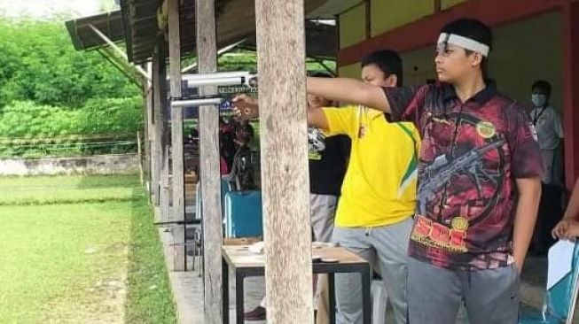 Siswi SMAN 12 Kota Jambi Juarai Menembak Walikota Cup 2021