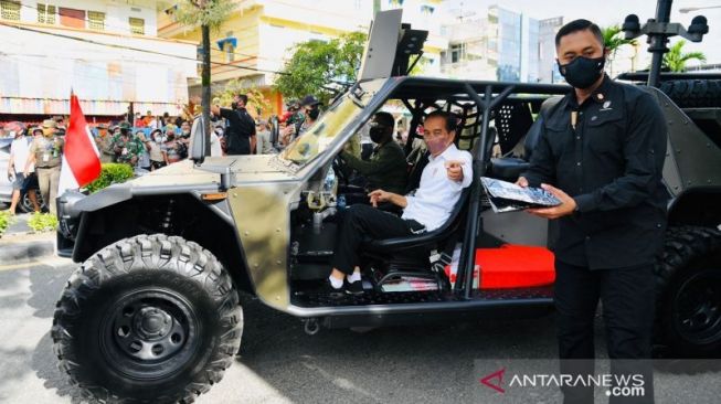 Best 5 Oto: Rantis P6 ATAV V1 Antar Presiden Joko Widodo, Sandiaga Uno Pakai Helm Motor