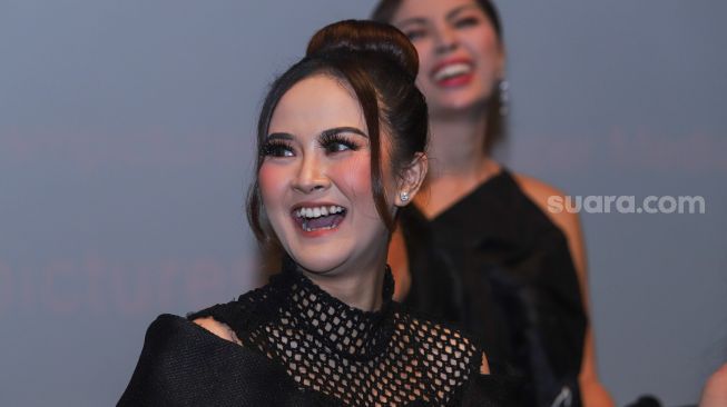 Aktris Gabriella Larasati saat jumpa pers Film 'Roh Mati Paksa' di Epicentrum, Jakarta Selatan, Selasa (19/10/2021). [Suara.com/Alfian Winanto]