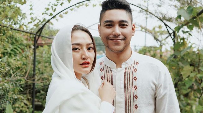 Siti Badriah dan suaminya, Krisjiana Baharudin [Instagram]