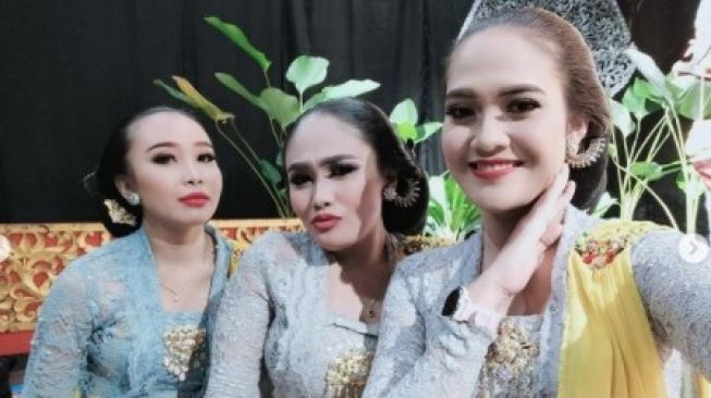 Elisha Orcarus, Sinden Bule yang Ikut Dalang Wayang HUT Warkaban