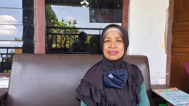 Umi Karyati (54) ibu dari Muhammad Rian Ardianto ditemui di rumahnya Bopongan, Tamanan, Banguntapan, Bantul pada Selasa (19/10/2021). (SuaraJogja.id/Rahmat Jiwandono)