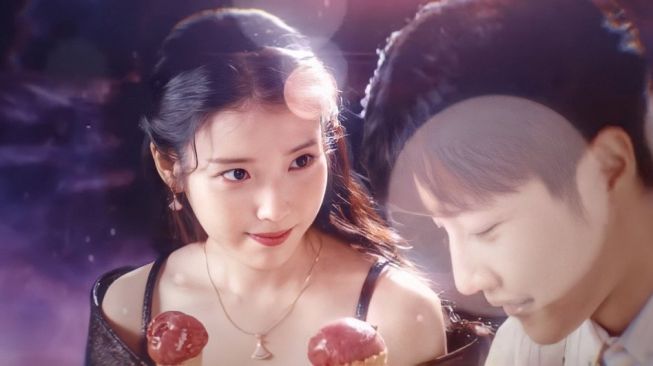 IU (Soompi.com)