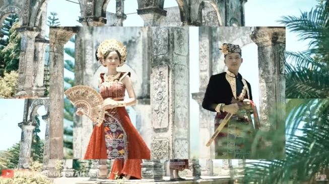 Momen pemotretan prewedding Azriel Hermansyah dan Sarah Menzel. (YouTube/The Hermansyah A6)