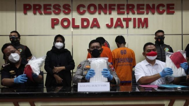 Penyelundupan 6 Kg Sabu dari Malaysia, Dua Kurir Jaringan Madura Diringkus