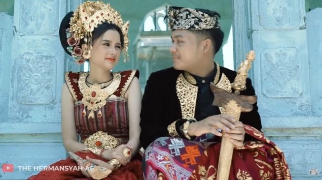 Momen pemotretan prewedding Azriel Hermansyah dan Sarah Menzel. (YouTube/The Hermansyah A6)