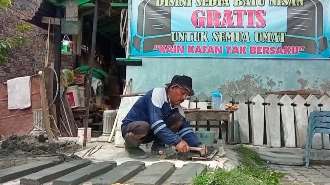 Viral Penggali Kubur Gratiskan Batu Nisan, Niat Ringankan Keluarga Berduka