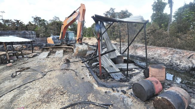 Polisi Bongkar 75 Tempat Penyulingan Minyak Ilegal di Muba, Ada Apa?