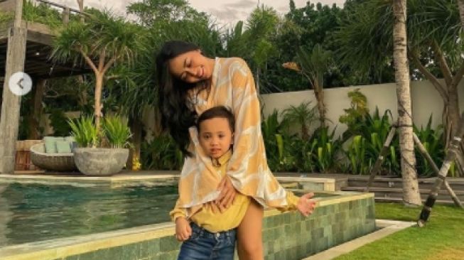 Potret Rachel Vennya Bareng Anak Sepulang dari Amerika. [Instagram/rachelvennya]