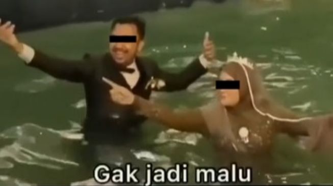 Viral Pengantin Pria Terpeset ke Kolam Renang. (TikTok)