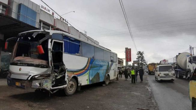 Kecelakaan Beruntun di Jalan Bukittinggi-Padang, Bus Tabrak 5 Unit Mobil