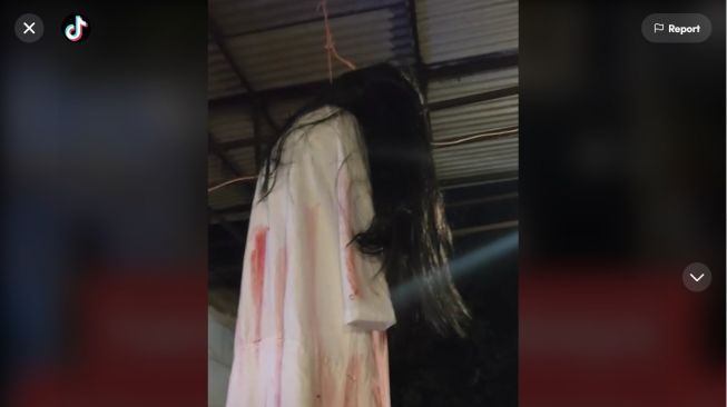 Serem! Kafe Ini Berikan Layanan Suasana Horor, Boneka Hantu Bergelantungan