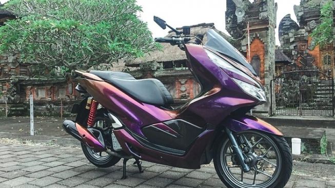 Ida Ayu Sri Devi Wulandari Juara Favorit Modifikasi Honda PCX di Bali