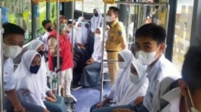 Mobile Vaccinator Pemprov Sulsel Sasar Ribuan Pelajar di Maros