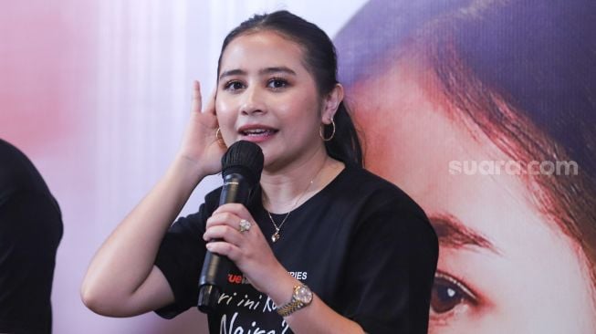 Lulus Jadi Sarjana, Prilly Latuconsina Belum Kepikiran Nikah