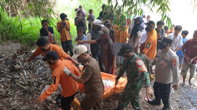 Warga Lampung Tengah Ditemukan Tewas Mengapung di Sungai Citarum Karawang