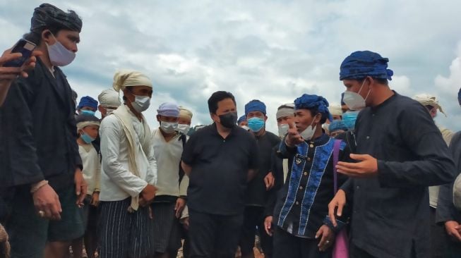 Erick Thohir Sambangi Baduy, Beri Bantuan Korban Permukiman Warga Baduy Terbakar