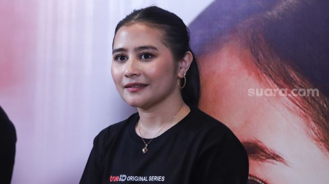 Prilly Latuconsina Siap Pakai Kebaya di Festival Film Indonesia 2021