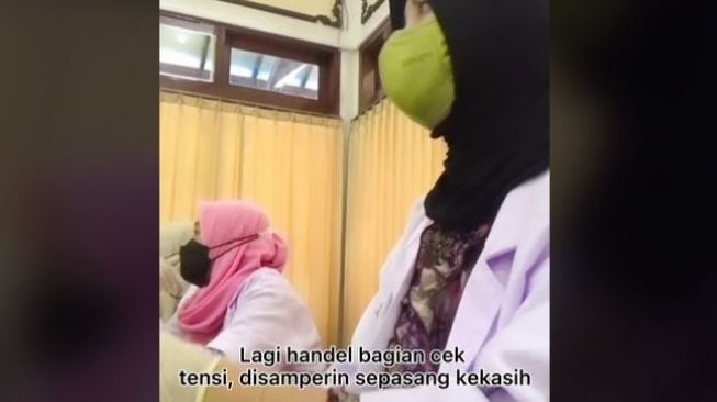 Viral Wanita Cek Tensi Mantan Pacar (tiktok.com/@putelza)