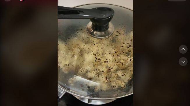 Viral Wanita Goreng Es Krim Dicampur Jagung, Hasilnya Bikin Penasaran (TikTok)