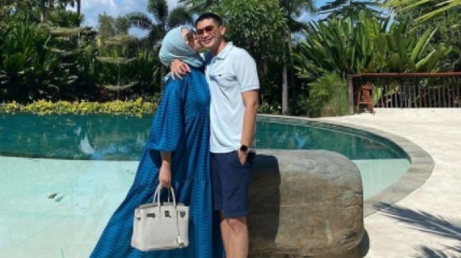 Liburan Citra Kirana dan Rezky Aditya di Bali. [Instagram/citraciki]