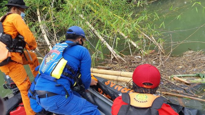 3 Hari Dilaporkan Tenggelam, Kakek Asal Pekalongan Ditemukan Tewas di Kali Sengkarang