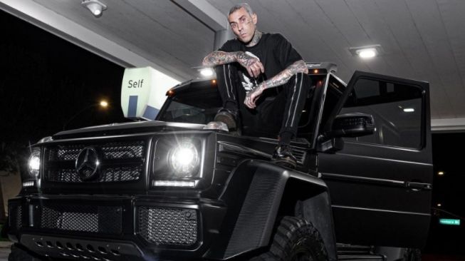 Travis Barker bersama Mercedes-Benz G Class [Instagram: travisbarker].