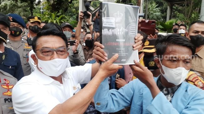 Serahkan 12 Tuntutan Lewat Buku Jokowi Last Season, BEM SI Tunggu Respons Istana 3X24 Jam