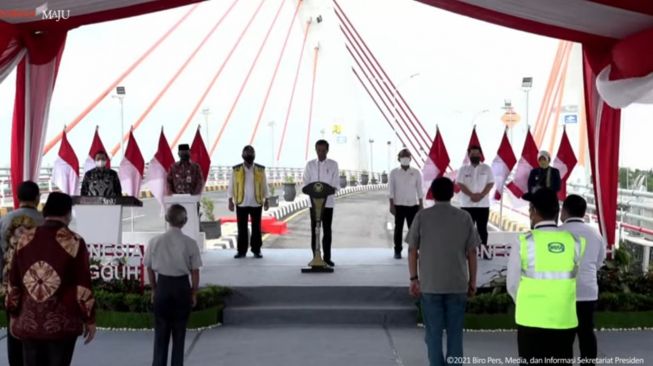Presiden Jokowi Pakai Kendaraan Taktis Paspamres Jajal Jembatan Sei Alalak Banjarmasin
