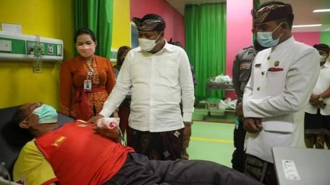 Tangan Kiri Ketut Astawa Tertimpa Alat Berat di TPA Temesi Gianyar, Tiga Jarinya Patah