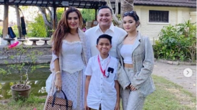 Potret Terkini Queenara Anak Liza Natalia. [Instagram/lizanataliaofficial/queennara_h]