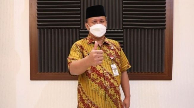 Keren! Pakai Sarung, Pegawai Non Muslim Pemprov Jateng Ikut Rayakan Hari Santri