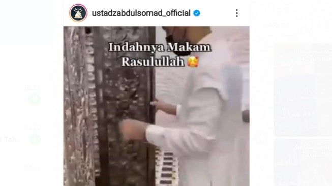 Akun instagram ustadzabdulsomad_official mengunggah video viral dengan tulisan Indahnya Makam Rasulullah dan menyampaikan video ini hoaks [SuaraSulsel.id / ustadzabdulsomad_official ]