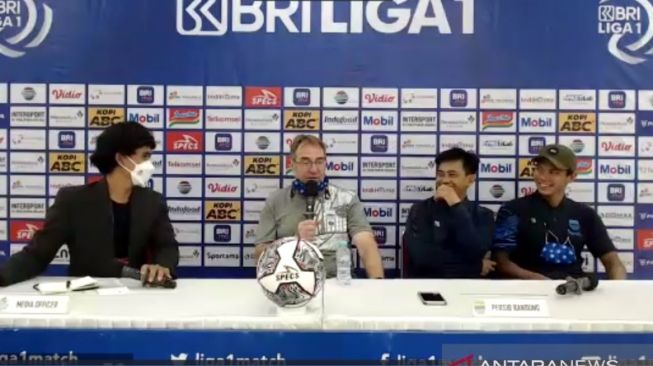 Pelatih Persib Sebut Skuatnya Kecolongan di Babak Pertama Hadapi PSS Sleman