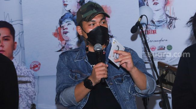 Rizal Armada saat perilisan album terbaru Armada 'Kita Bersaudara' di Kemang Timur, Jakarta Selatan, Jumat (22/10/2021). [Pahami.id/Alfian Winanto]