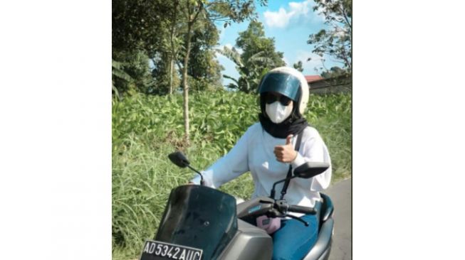 Kisah Pemotor Wanita Kena Apes Dobel, Jatuh Terpeleset dan Motornya Digondol Penolong